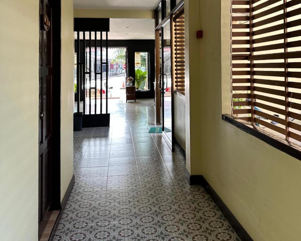 Ponburi Hotel Nan Exterior foto