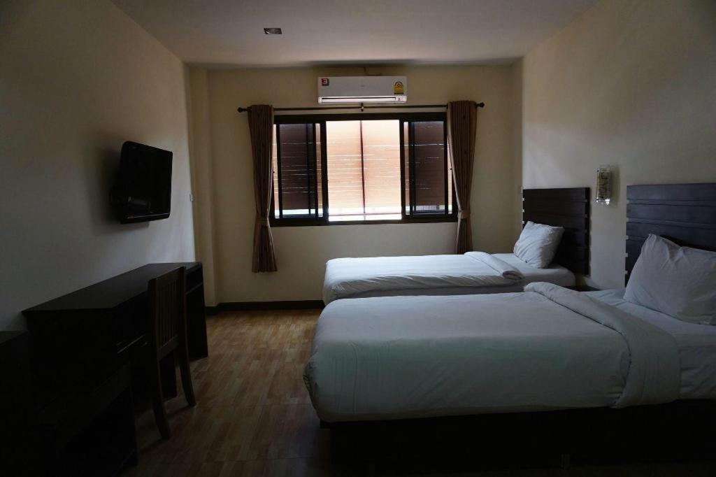 Ponburi Hotel Nan Exterior foto