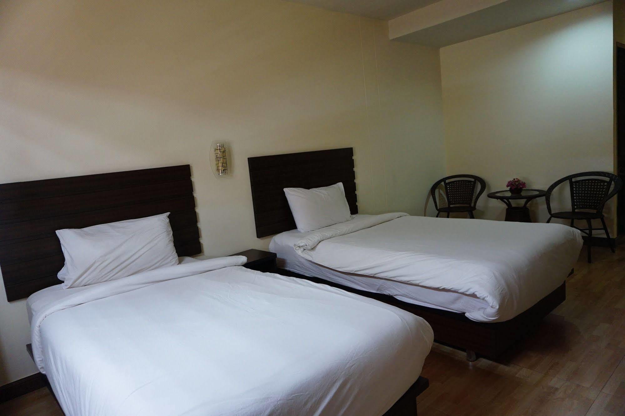 Ponburi Hotel Nan Exterior foto