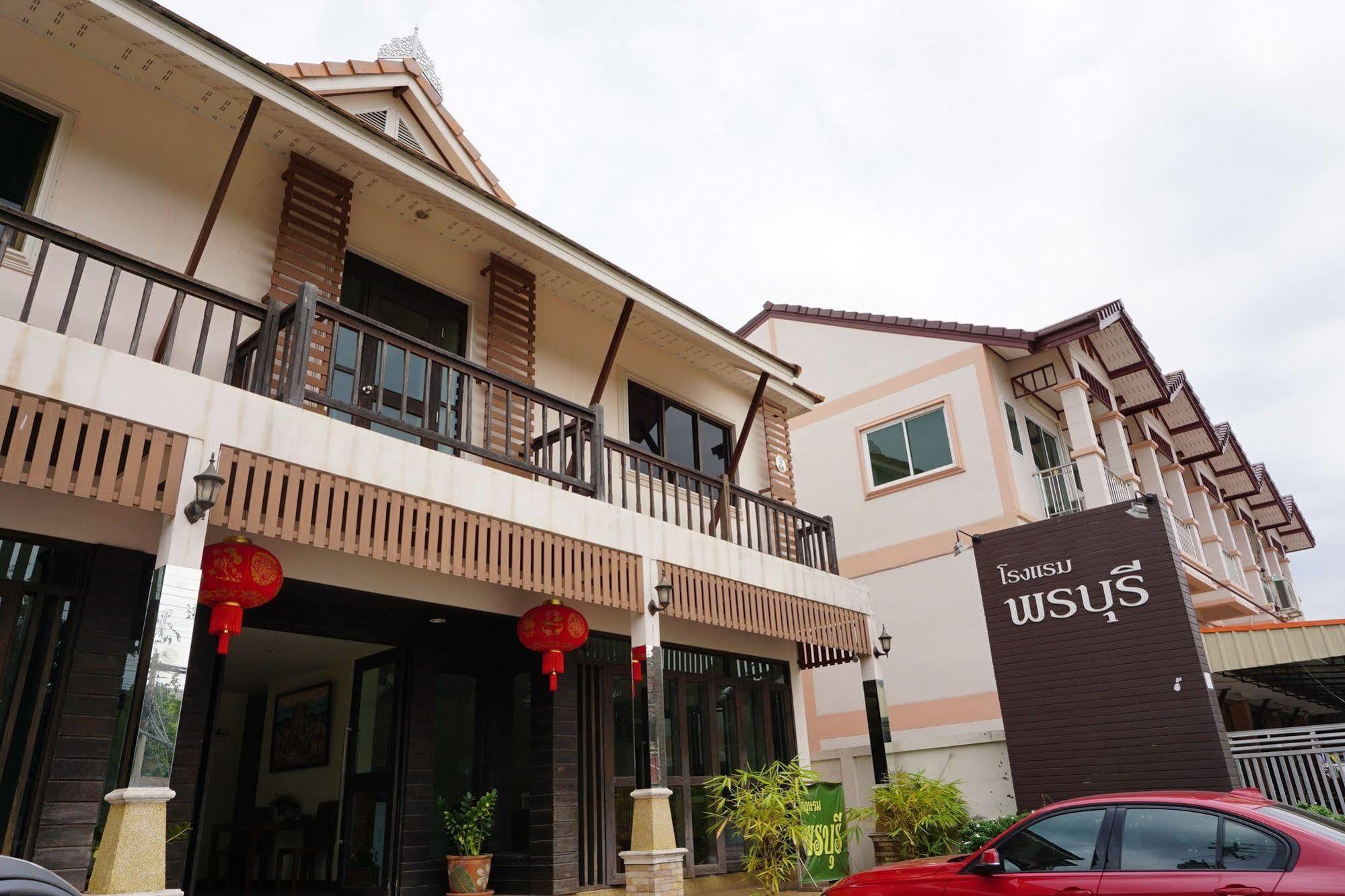 Ponburi Hotel Nan Exterior foto